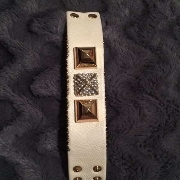 Beige and gold cuff bracelet - Picture 2 of 2